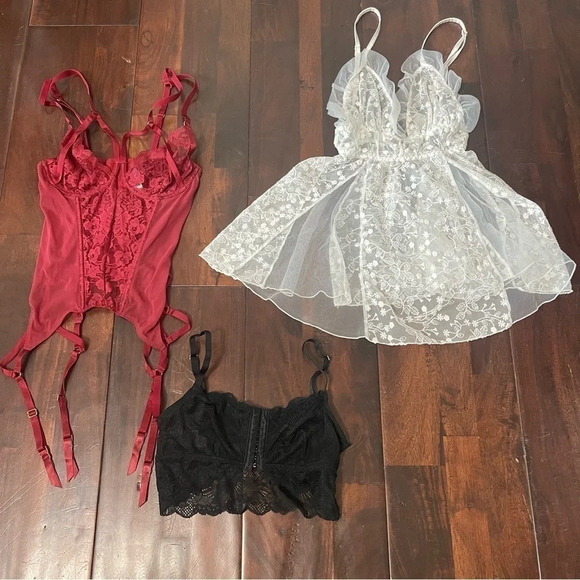 Corset Lingerie Bundle Women’s XS Adore Me, Auden Red Corset Black Unlined Lace - Picture 1 of 9